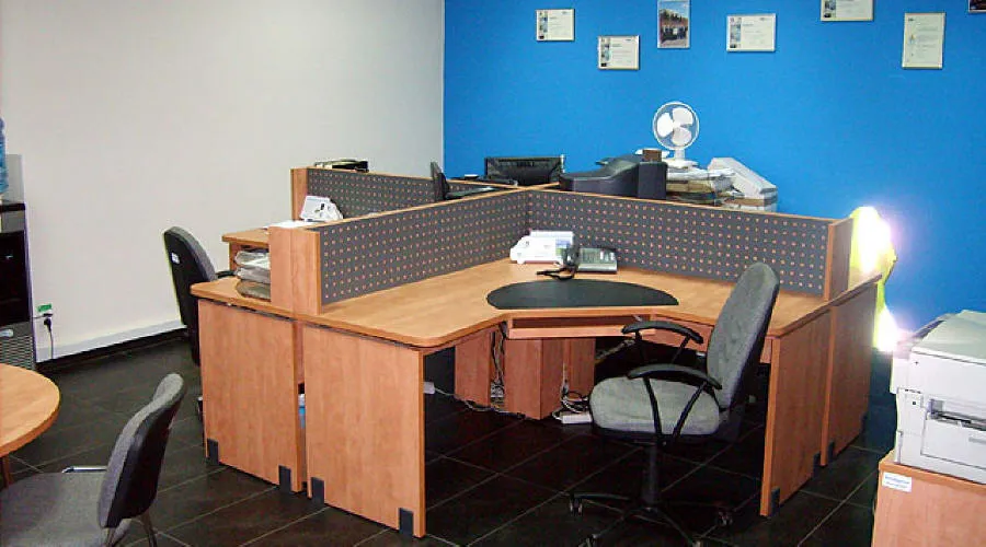 Výrobce pojízdných regálů, mobilních skříní, kovového skladového kancelářského nábytku, Polsko